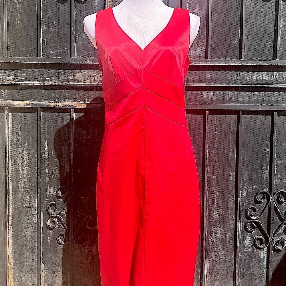 Limited Edition Dress Womens 8 Sheath Red V-Neck Sateen Sleeveless Structured